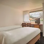 Kyriad Direct מלון