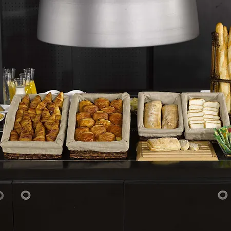 Hotel Kyriad Direct 2*