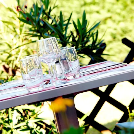 Hotel Kyriad Direct 2*