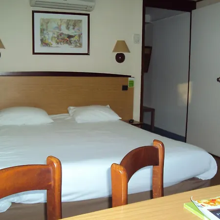 Hotell Kyriad Direct Épinal