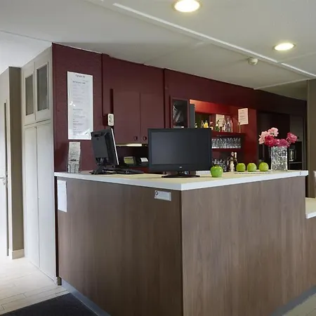 Kyriad Direct Hotell Épinal